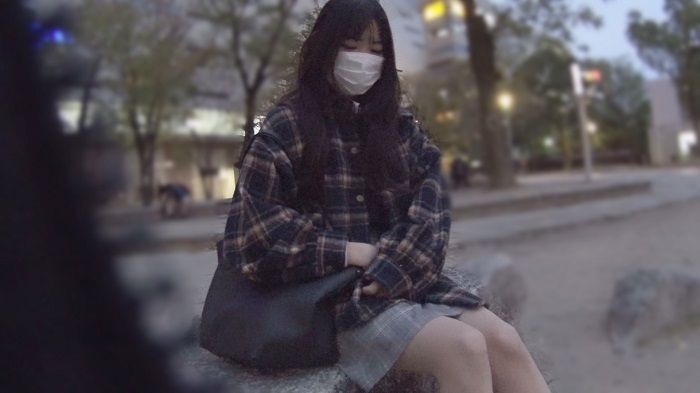 FC2-PPV-1804261 【无・素人自拍】这就是最强罗莉超絶可爱偶像系妹子！搭讪圣地遇见找干爹妹子有够好色！