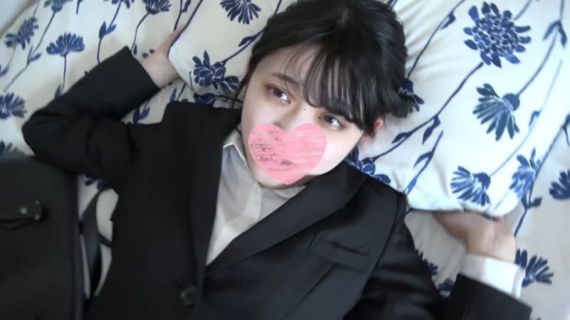 FC2-PPV-1888207 乡下主播偶像级美少女由美。穿着不习惯的求职服闷絶无套抽插。小穴大量潮吹2发大量中出。