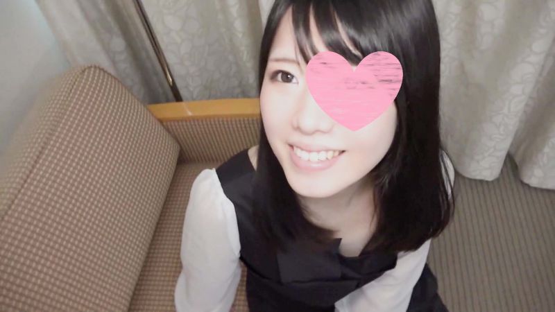 FC2-PPV-2376860 纤细漂亮大学生脱衣让人吓一跳！とっても耻ずかしがり屋で大人しいのにデカチンを前に豹変するドMちゃん 口内・生中の2回连続大量発射！！