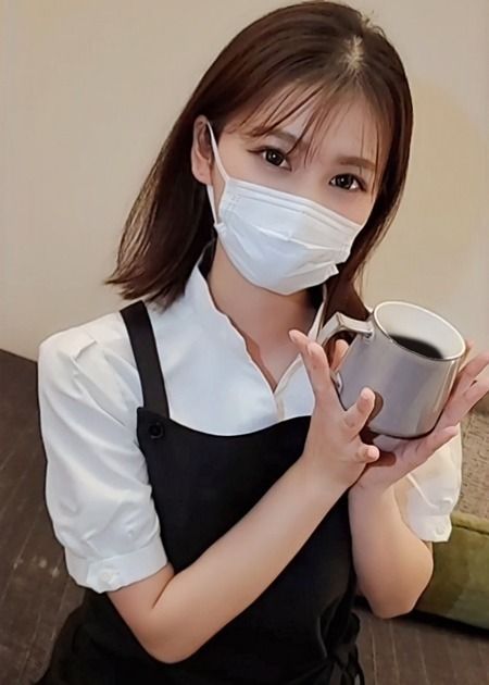 FC2-PPV-2431947 常去的咖啡店在意的妹子・初摄影初高潮初中出