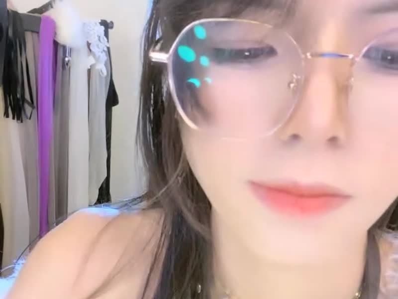  極品尤物眼鏡女神！極度騷誘惑
