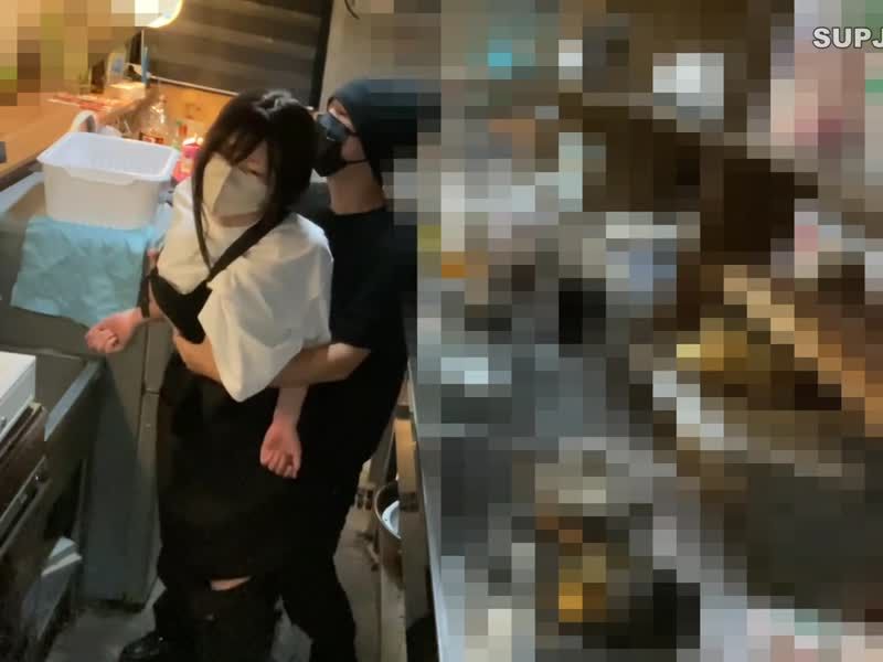 FC2-PPV-4824107 【个人拍摄】没想到会在介绍的工作地方被要求情色自拍