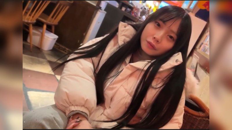 FC2-PPV-4824641 和青梅竹马的禁断之交。吸吮到天然H罩杯长大的毛茸茸欧派，发出「啊～好舒服…♡」的母性声音，高潮到不行。太过色情，真的好吗看到这种景象