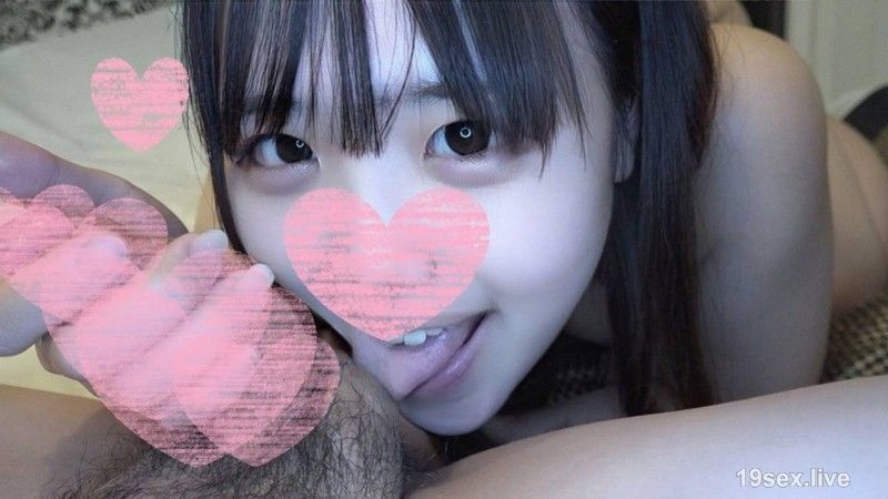 FC2-PPV-4904966 【个人拍摄】首次拍摄☆直到最近还是处女！18岁女大生☆尽情享受她的身体♥手淫口交都很擅长♥极度兴奋的内射♥附特典