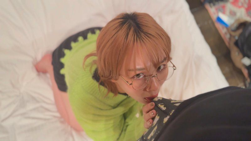 FC2-PPV-4948560 因为太可爱的女大学生以私服和Cosplay装扮全力为我服务,所以我用内射和口内射精回报了她。