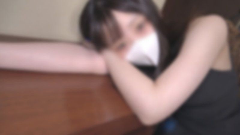 FC2-PPV-4977035 ♡9/27日前半價　21歲,身材嬌小可愛的女大學生,是叔叔的超級最愛。用完全勃起的肉棒,撲滋撲滋地無套性交兩發內射！滴著汁液的肉褶,吸附在肉棒上的交合處過於色情了