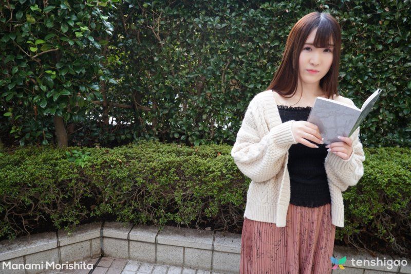 FC2-PPV-4940935 【無修正】清楚系色白美肌！與潮吹敏感身體的まなみ醬無套性交！