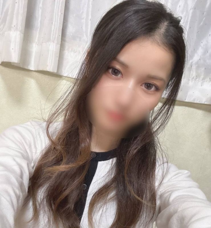 FC2-PPV-4983378 【完全素人】苗條美人內射插入。評論特典必須→使用ビ※/ク用巨根雞巴多次讓她悶絕並大量顏射插入。