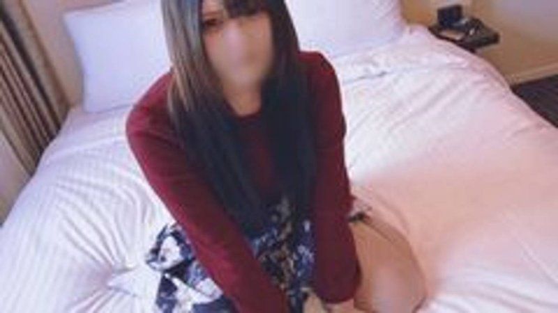 FC2-PPV-4668424 【露臉】咖啡廳女服務生Kana，生活困難急需支援。禁欲8天的憤怒中年男人肉棒無套大量射精。