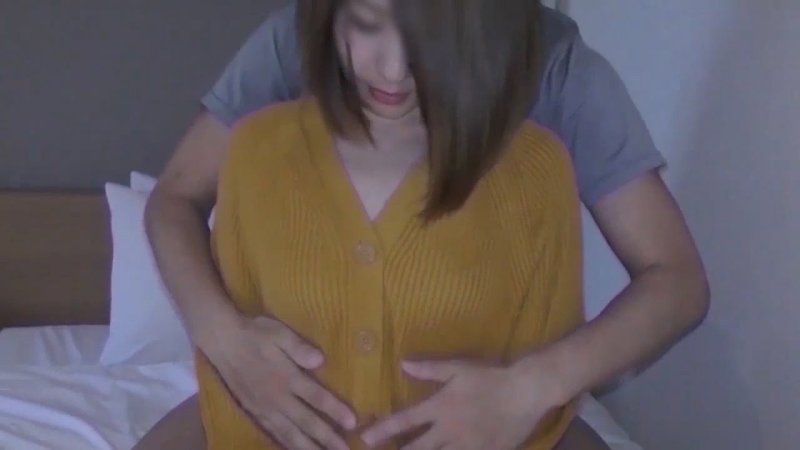 FC2-PPV-4688995 【5日間限定販售・再編集版・薄顔馬賽克】白天飯店幫買小孩子買東西中的秋田美人太太被叫過來中出