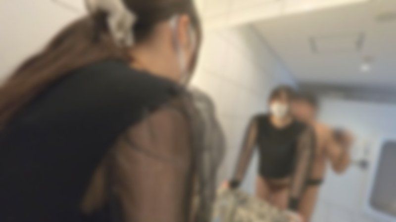 FC2-PPV-4867919 ♡4/5日止半价【无码・完全素人・无套中出】冷艳美女！高挑纤细的OL小姐是超喜欢被责备阴蒂的淫荡女性。从后面被大叔的粗肉棒咚咚顶，中出时的